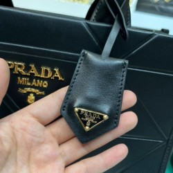 Prada Borsa Prada Symbole piccola in pelle con impunture 1BA379 Nera