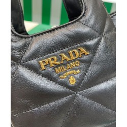 Borsa tote Prada piccola in pelle nappa con impunture 1BG451 nera