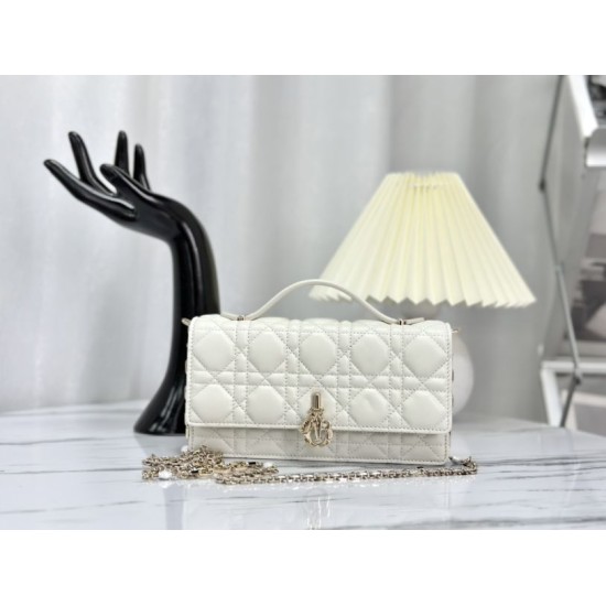 Replica Christian Dior Miss Dior Lady Dior Mini Borsa Bianca Replica Christian Dior Miss Dior Lady Dior Mini Borsa Bianca