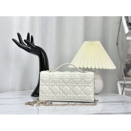 Replica Christian Dior Miss Dior Lady Dior Mini Borsa Bianca Replica Christian Dior Miss Dior Lady Dior Mini Borsa Bianca