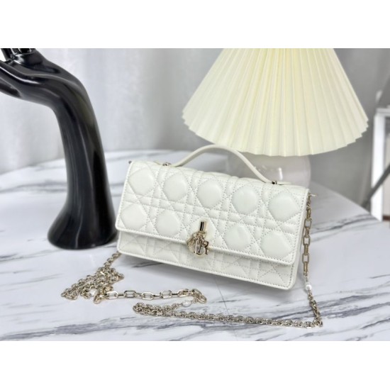 Replica Christian Dior Miss Dior Lady Dior Mini Borsa Bianca Replica Christian Dior Miss Dior Lady Dior Mini Borsa Bianca