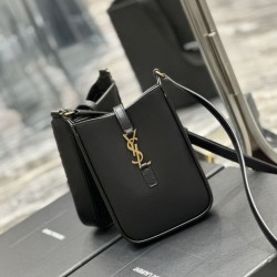 YSL Saint Laurent Le 5 A 7 Mini verticale in pelle conciata al vegetale nera