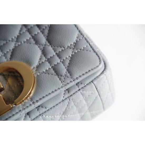 Replica Borsa Caro piccola Christian Dior Cannage in pelle di vitello blu nuvola Replica Borsa Caro piccola Christian Dior Cannage in pelle di vitello blu nuvola