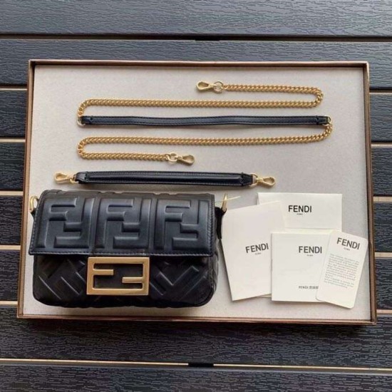 Replica Borsa con motivo FF Mini Baguette Fendi nera Replica Borsa con motivo FF Mini Baguette Fendi nera