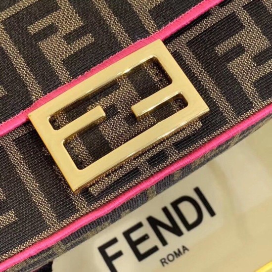 Replica Borsa Mini Baguette Fendi Tessuto FF Con Finiture Fucsia Replica Borsa Mini Baguette Fendi Tessuto FF Con Finiture Fucsia