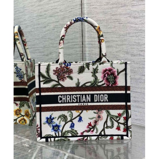 Replica Christian Dior Small Dior Book Tote Bianco Multicolor Ricamo Dior Petites Fleurs Replica Christian Dior Small Dior Book Tote Bianco Multicolor Ricamo Dior Petites Fleurs