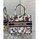 Replica Christian Dior Small Dior Book Tote Bianco Multicolor Ricamo Dior Petites Fleurs Replica Christian Dior Small Dior Book Tote Bianco Multicolor Ricamo Dior Petites Fleurs