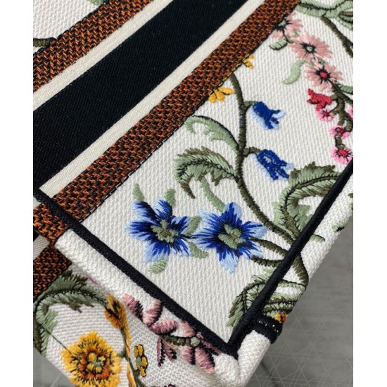 Replica Christian Dior Small Dior Book Tote Bianco Multicolor Ricamo Dior Petites Fleurs Replica Christian Dior Small Dior Book Tote Bianco Multicolor Ricamo Dior Petites Fleurs