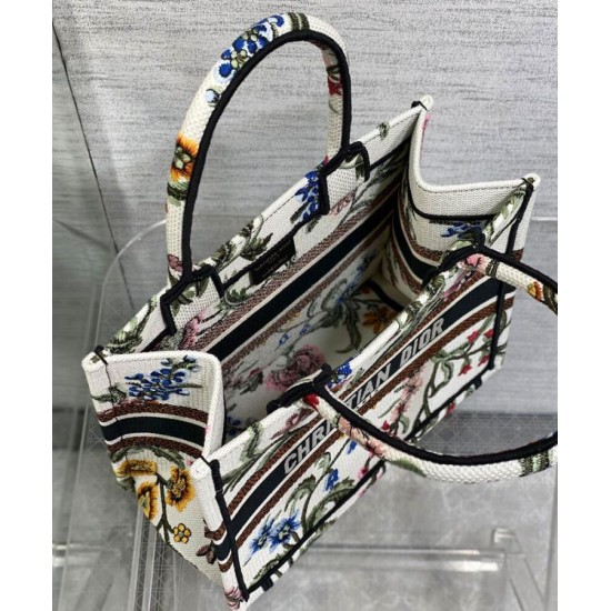 Replica Christian Dior Small Dior Book Tote Bianco Multicolor Ricamo Dior Petites Fleurs Replica Christian Dior Small Dior Book Tote Bianco Multicolor Ricamo Dior Petites Fleurs