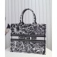 Replica Christian Dior Large Dior Book Tote Borsa con motivo Plan de Paris ricamato nera / bianca Replica Christian Dior Large Dior Book Tote Borsa con motivo Plan de Paris ricamato nera / bianca