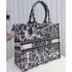 Replica Christian Dior Large Dior Book Tote Borsa con motivo Plan de Paris ricamato nera / bianca Replica Christian Dior Large Dior Book Tote Borsa con motivo Plan de Paris ricamato nera / bianca