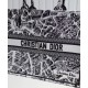Replica Christian Dior Large Dior Book Tote Borsa con motivo Plan de Paris ricamato nera / bianca Replica Christian Dior Large Dior Book Tote Borsa con motivo Plan de Paris ricamato nera / bianca