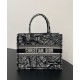 Replica Christian Dior Medium Dior Book Tote Borsa con motivo Plan de Paris ricamato nera Replica Christian Dior Medium Dior Book Tote Borsa con motivo Plan de Paris ricamato nera