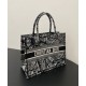 Replica Christian Dior Medium Dior Book Tote Borsa con motivo Plan de Paris ricamato nera Replica Christian Dior Medium Dior Book Tote Borsa con motivo Plan de Paris ricamato nera
