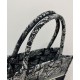 Replica Christian Dior Medium Dior Book Tote Borsa con motivo Plan de Paris ricamato nera Replica Christian Dior Medium Dior Book Tote Borsa con motivo Plan de Paris ricamato nera