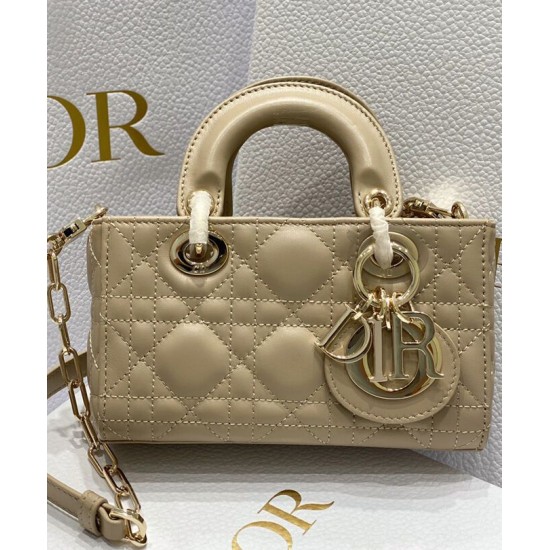Replica Borsa Christian Dior Micro Lady d-Joy Latte Patent Cannage Vitello Albicocca Replica Borsa Christian Dior Micro Lady d-Joy Latte Patent Cannage Vitello Albicocca