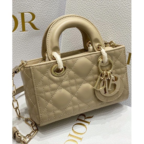 Replica Borsa Christian Dior Micro Lady d-Joy Latte Patent Cannage Vitello Albicocca Replica Borsa Christian Dior Micro Lady d-Joy Latte Patent Cannage Vitello Albicocca