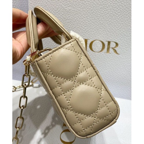 Replica Borsa Christian Dior Micro Lady d-Joy Latte Patent Cannage Vitello Albicocca Replica Borsa Christian Dior Micro Lady d-Joy Latte Patent Cannage Vitello Albicocca