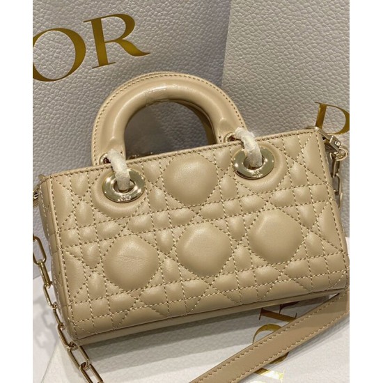 Replica Borsa Christian Dior Micro Lady d-Joy Latte Patent Cannage Vitello Albicocca Replica Borsa Christian Dior Micro Lady d-Joy Latte Patent Cannage Vitello Albicocca