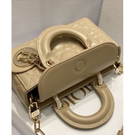 Replica Borsa Christian Dior Micro Lady d-Joy Latte Patent Cannage Vitello Albicocca Replica Borsa Christian Dior Micro Lady d-Joy Latte Patent Cannage Vitello Albicocca