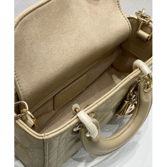 Replica Borsa Christian Dior Micro Lady d-Joy Latte Patent Cannage Vitello Albicocca Replica Borsa Christian Dior Micro Lady d-Joy Latte Patent Cannage Vitello Albicocca