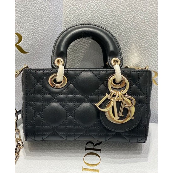 Replica Borsa Christian Dior Micro Lady d-Joy Latte Patent Cannage Vitello Nero Replica Borsa Christian Dior Micro Lady d-Joy Latte Patent Cannage Vitello Nero