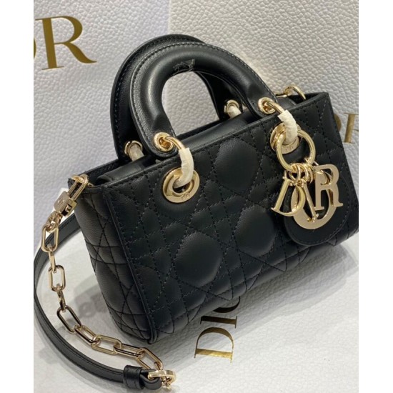 Replica Borsa Christian Dior Micro Lady d-Joy Latte Patent Cannage Vitello Nero Replica Borsa Christian Dior Micro Lady d-Joy Latte Patent Cannage Vitello Nero