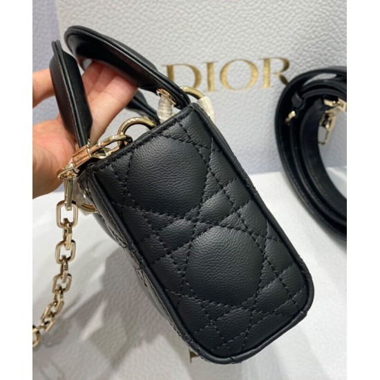 Replica Borsa Christian Dior Micro Lady d-Joy Latte Patent Cannage Vitello Nero Replica Borsa Christian Dior Micro Lady d-Joy Latte Patent Cannage Vitello Nero