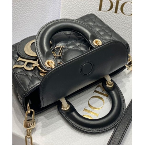Replica Borsa Christian Dior Micro Lady d-Joy Latte Patent Cannage Vitello Nero Replica Borsa Christian Dior Micro Lady d-Joy Latte Patent Cannage Vitello Nero
