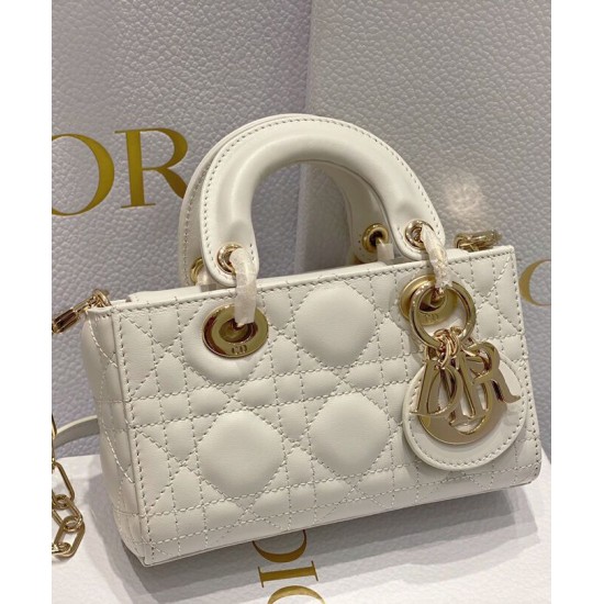 Replica Christian Dior Micro Lady d-Joy Borsa Latte Vernice Cannage Pelle di vitello Crema Replica Christian Dior Micro Lady d-Joy Borsa Latte Vernice Cannage Pelle di vitello Crema