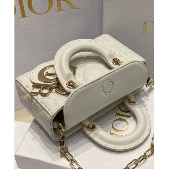 Replica Christian Dior Micro Lady d-Joy Borsa Latte Vernice Cannage Pelle di vitello Crema Replica Christian Dior Micro Lady d-Joy Borsa Latte Vernice Cannage Pelle di vitello Crema