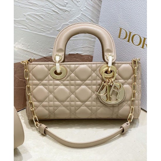 Replica Borsa Christian Dior Small Lady D-Joy Latte Patent Cannage Vitello Albicocca Replica Borsa Christian Dior Small Lady D-Joy Latte Patent Cannage Vitello Albicocca