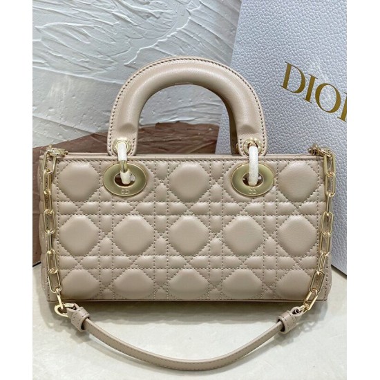 Replica Borsa Christian Dior Small Lady D-Joy Latte Patent Cannage Vitello Albicocca Replica Borsa Christian Dior Small Lady D-Joy Latte Patent Cannage Vitello Albicocca