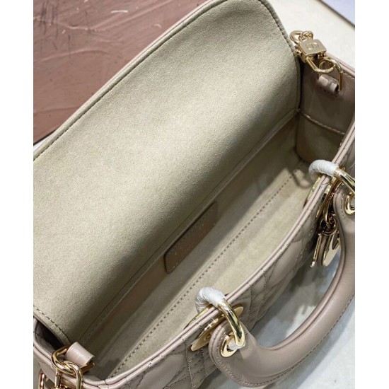 Replica Borsa Christian Dior Small Lady D-Joy Latte Patent Cannage Vitello Albicocca Replica Borsa Christian Dior Small Lady D-Joy Latte Patent Cannage Vitello Albicocca