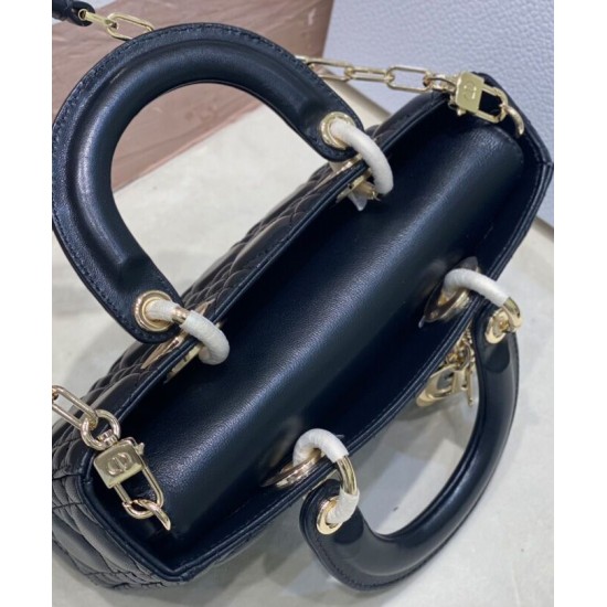 Replica Borsa Christian Dior Small Lady D-Joy Latte Patent Cannage Vitello Nero Replica Borsa Christian Dior Small Lady D-Joy Latte Patent Cannage Vitello Nero