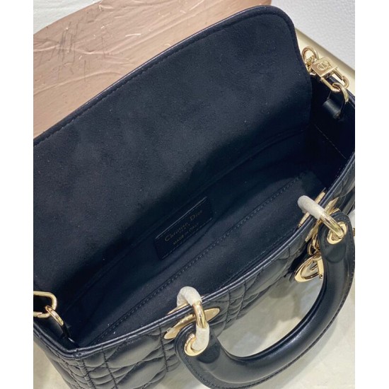 Replica Borsa Christian Dior Small Lady D-Joy Latte Patent Cannage Vitello Nero Replica Borsa Christian Dior Small Lady D-Joy Latte Patent Cannage Vitello Nero