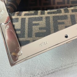 Borsa Fendi First Midi in pelle verniciata 8BP137 nera