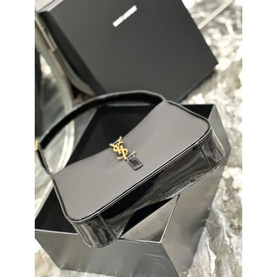 Replica Borsa YSL Saint Laurent Le 5 A 7 Cassander Hobo 23 cm nera Replica Borsa YSL Saint Laurent Le 5 A 7 Cassander Hobo 23 cm nera