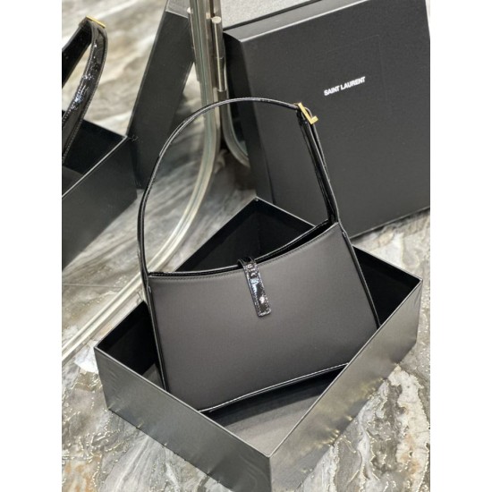 Replica Borsa YSL Saint Laurent Le 5 A 7 Cassander Hobo 23 cm nera Replica Borsa YSL Saint Laurent Le 5 A 7 Cassander Hobo 23 cm nera