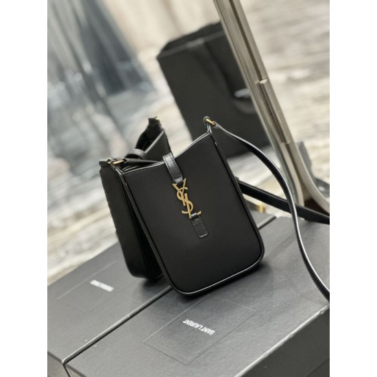 Replica YSL Saint Laurent Le 5 A 7 Mini pelle conciata al vegetale verticale nera