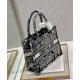 Replica Christian Dior Borsa piccola Dior Book Tote blu scuro Replica Christian Dior Borsa piccola Dior Book Tote blu scuro