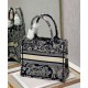 Replica Christian Dior Borsa piccola Dior Book Tote blu scuro Replica Christian Dior Borsa piccola Dior Book Tote blu scuro