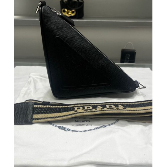Replica Borsa Triangolo Prada Saffiano Nera Replica Borsa Triangolo Prada Saffiano Nera