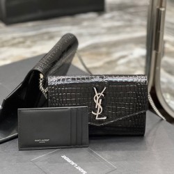 Portafoglio YSL Saint Laurent Uptown Con Catena Pelle Lucida Con Stampa Coccodrillo Nero