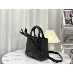 Christian Dior Borsa Lady Dior My Abcdior media in pelle di vitello Cannage nera con motivo diamante Christian Dior Borsa Lady Dior My Abcdior media in pelle di vitello Cannage nera con motivo diamante