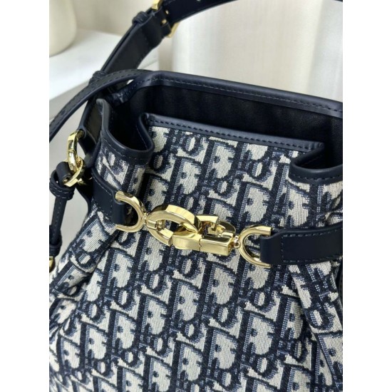 Replica Borsa Christian Dior media C'est Dior Blu Dior Oblique Jacquard Replica Borsa Christian Dior media C'est Dior Blu Dior Oblique Jacquard