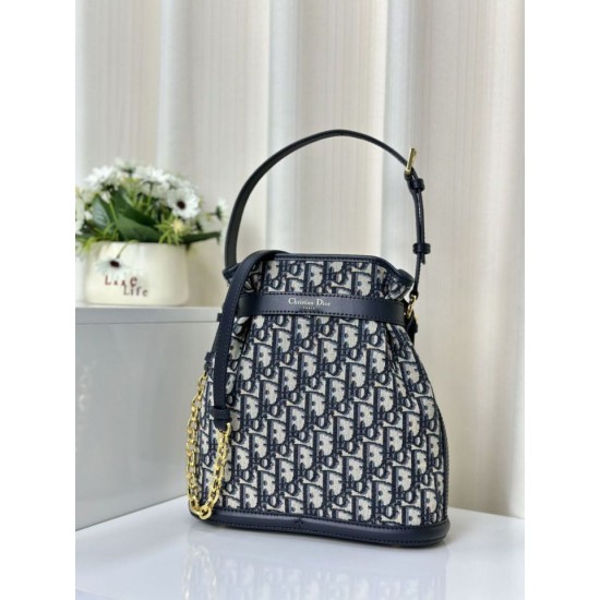 Replica Borsa Christian Dior media C'est Dior Blu Dior Oblique Jacquard Replica Borsa Christian Dior media C'est Dior Blu Dior Oblique Jacquard