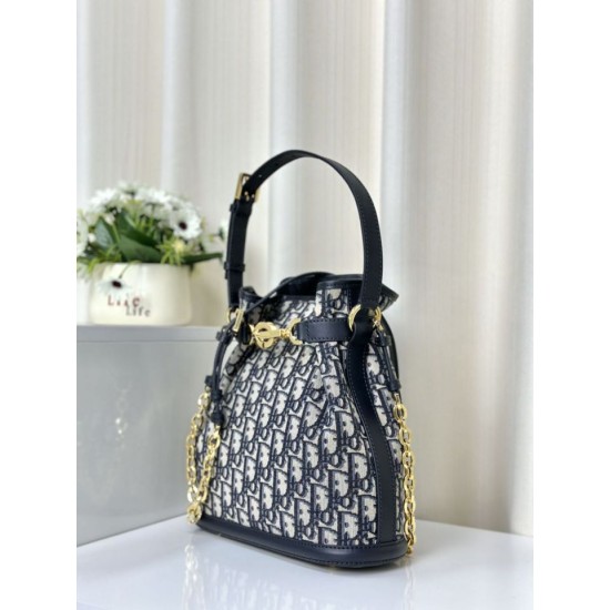 Replica Borsa Christian Dior media C'est Dior Blu Dior Oblique Jacquard Replica Borsa Christian Dior media C'est Dior Blu Dior Oblique Jacquard