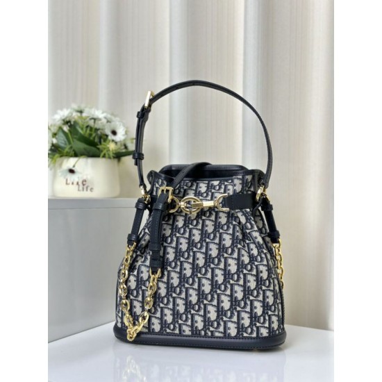 Replica Borsa Christian Dior media C'est Dior Blu Dior Oblique Jacquard Replica Borsa Christian Dior media C'est Dior Blu Dior Oblique Jacquard