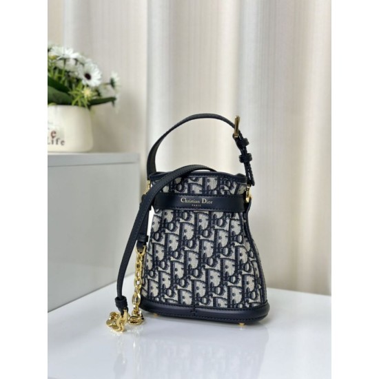Replica Borsa Christian Dior piccola C'est Dior Blu Dior Oblique Jacquard Replica Borsa Christian Dior piccola C'est Dior Blu Dior Oblique Jacquard